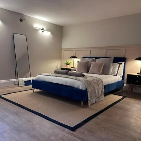 Apartment Dog-friendly 2-bed On The Ground Level *