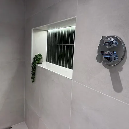 Dog-friendly 2-bed On The Ground Level Apartment *