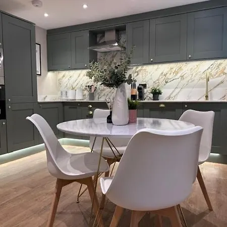 Dog-friendly 2-bed On The Ground Level Apartment