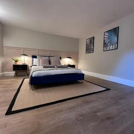 Dog-friendly 2-bed On The Ground Level 公寓