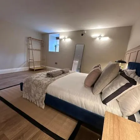Apartment Dog-friendly 2-bed On The Ground Level