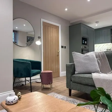 Dog-friendly 2-bed On The Ground Level Apartment
