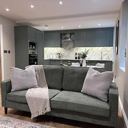Dog-friendly 2-bed On The Ground Level Apartment