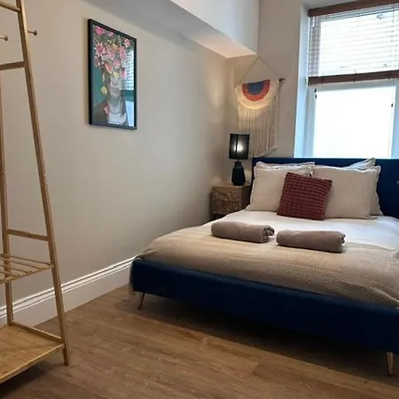 Dog-friendly 2-bed On The Ground Level * 莱伯恩