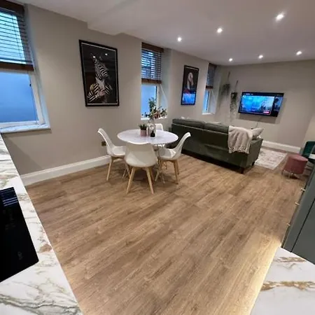 Dog-friendly 2-bed On The Ground Level