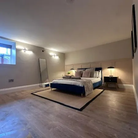 Dog-friendly 2-bed On The Ground Level Apartment