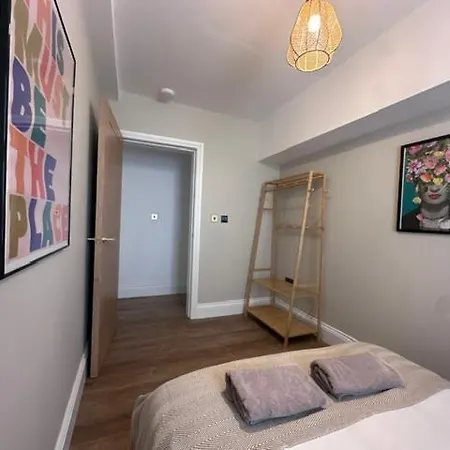 Dog-friendly 2-bed On The Ground Level 公寓