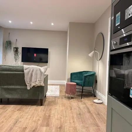Dog-friendly 2-bed On The Ground Level Apartment